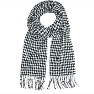 David and Young Softer than Cashmere Houndstooth Winter Scarf, Black and White